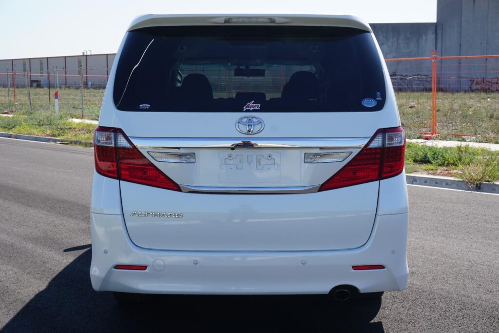 Thinking about how to import a mobility vehicle? The choice between a side lift and a wheelchair ramp