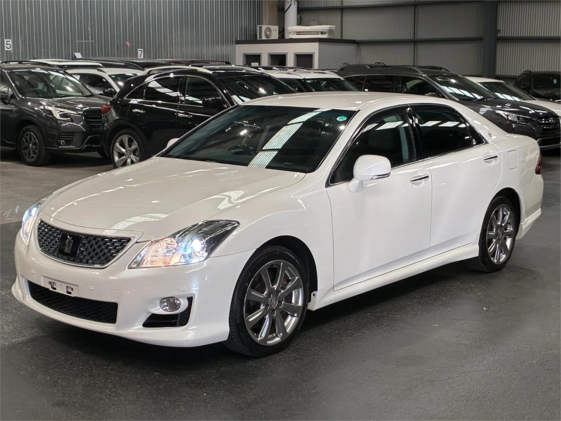 2009 Toyota Crown JDM car for sale — photo 4 of 20