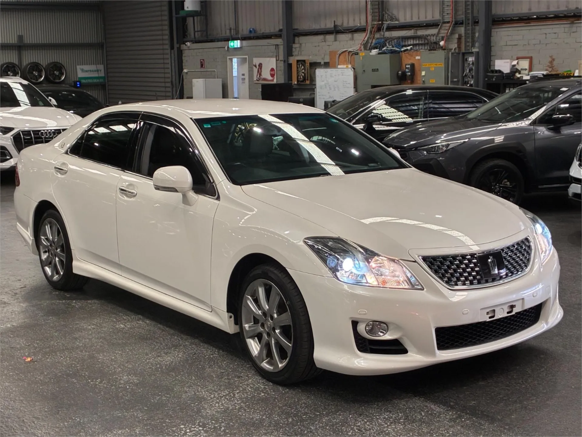 2009 Toyota Crown JDM car for sale — photo 6 of 20