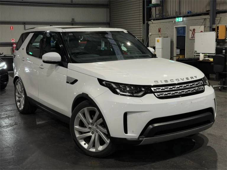 WHITE 2018 Land Rover Discovery TD6 HSE Series 5 L462