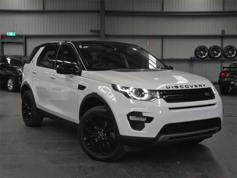 White 2017 Land Rover Discovery Sport TD4 150 HSE L550