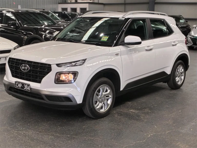 WHITE 2023 Hyundai Venue QX.V5